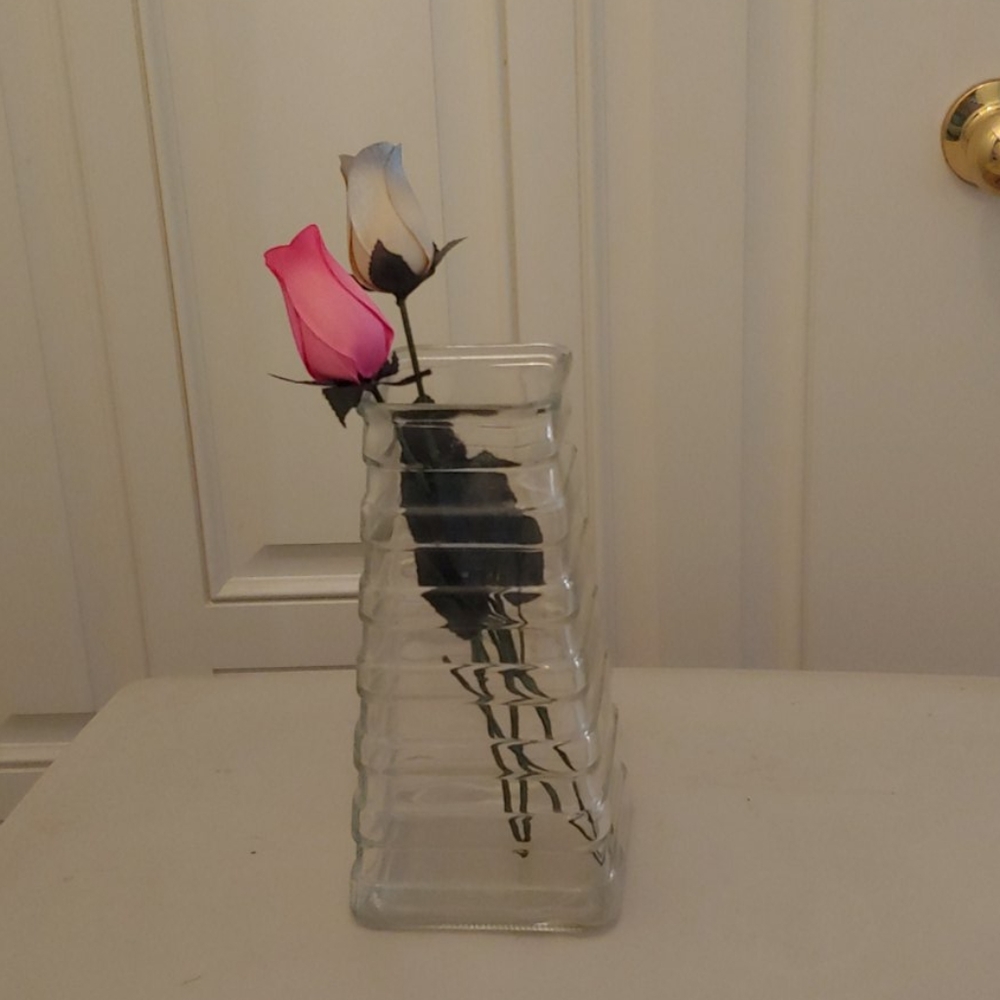 Clear Glass Vase has a tiered look, Discount Sale starting 7-15